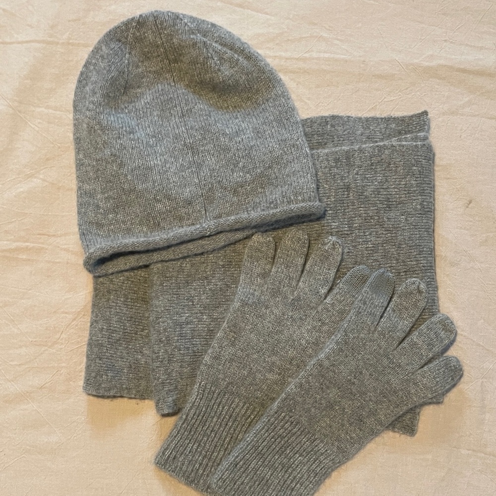 Quince Cashmere Gray Knit Gloves, Hat, and Scarf Set